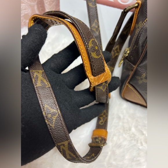 LOUIS VUITTON-TH0950 Amazone Monogram Canvas Crossbody - Picture 2 of 10